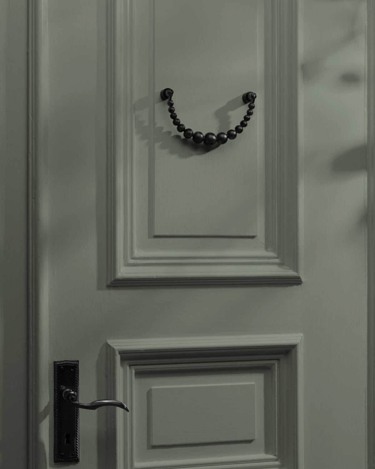 Pearl Ribbon Door Knocker Black-2
