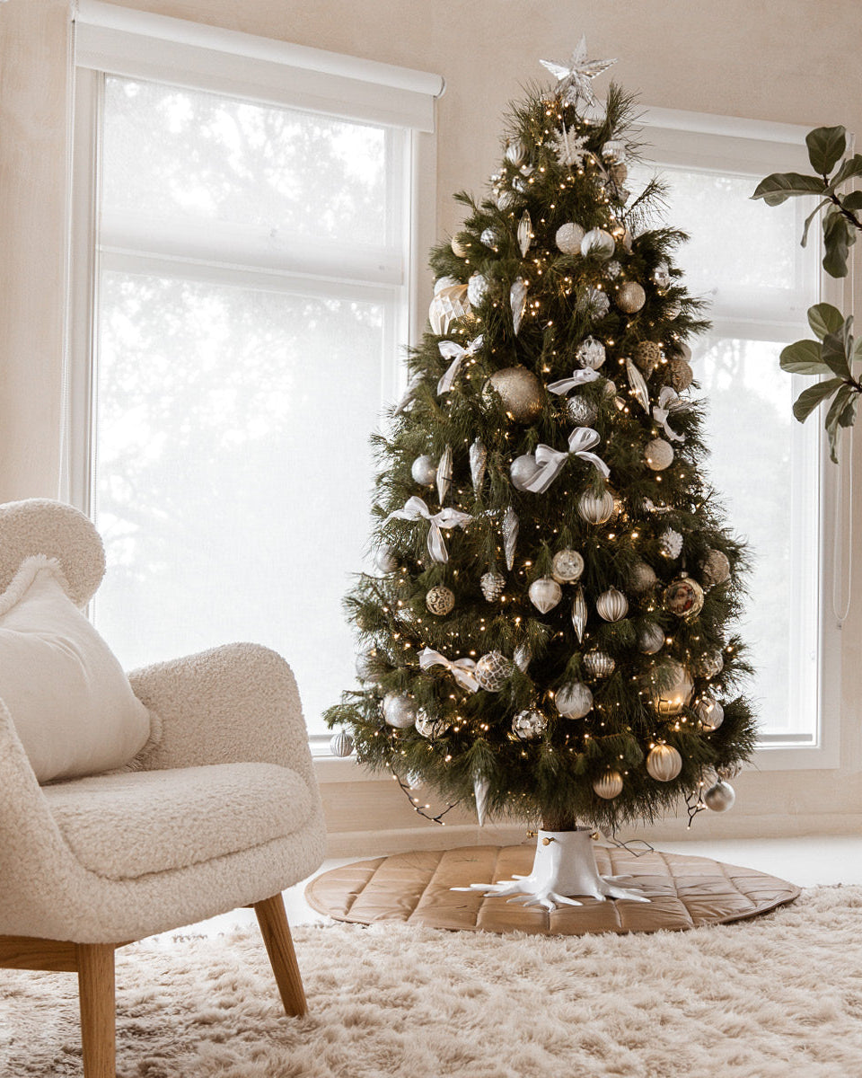 Christmas Tree Stand "The Root" Créme White