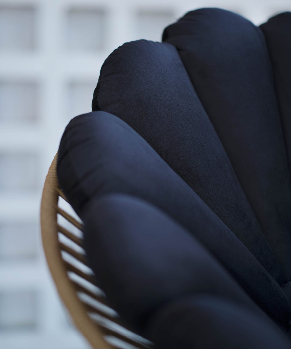 Shell Cushion Black-3