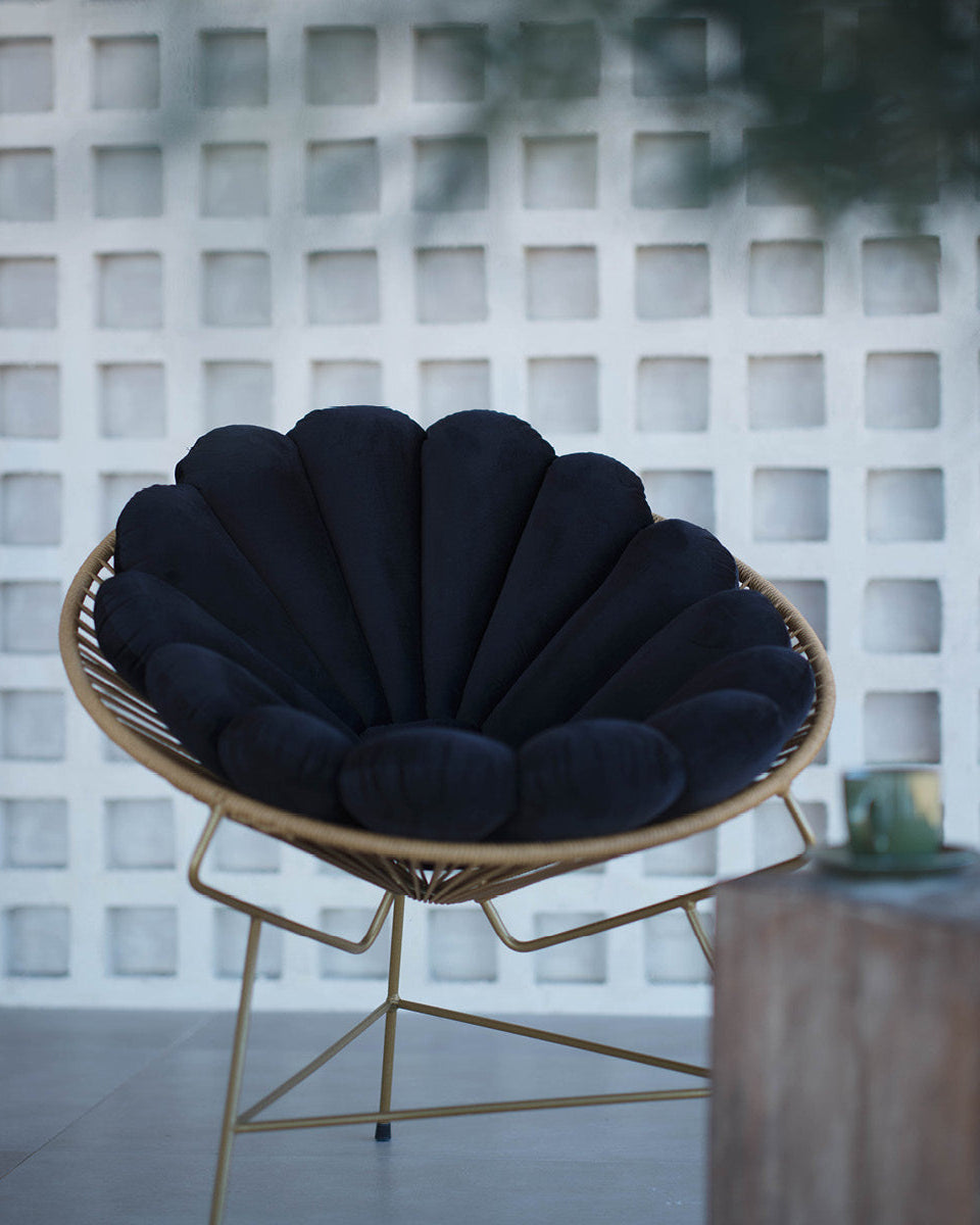Shell Cushion Black-1