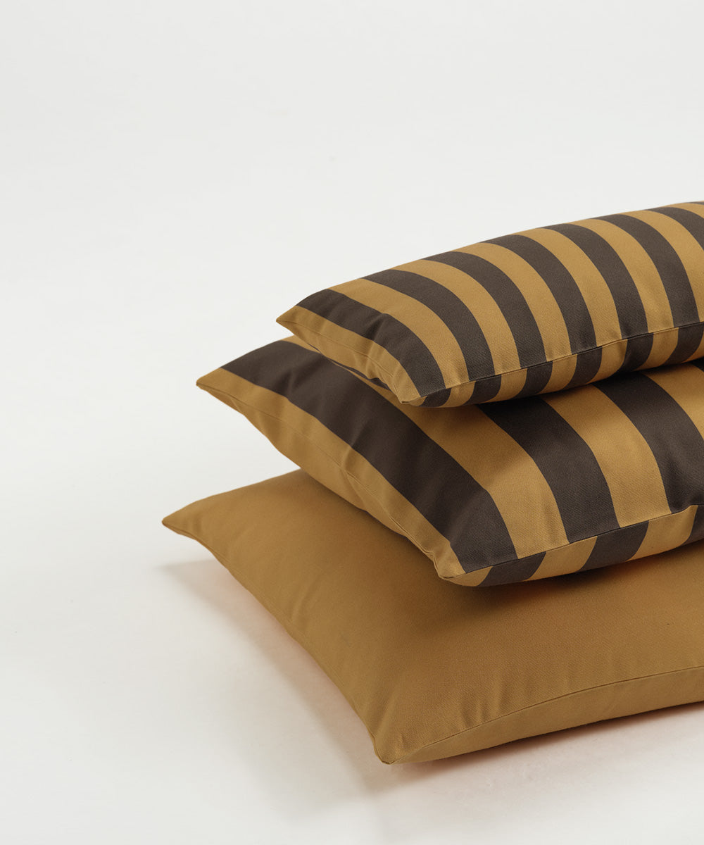 Saffron Pillow 70x50 cm