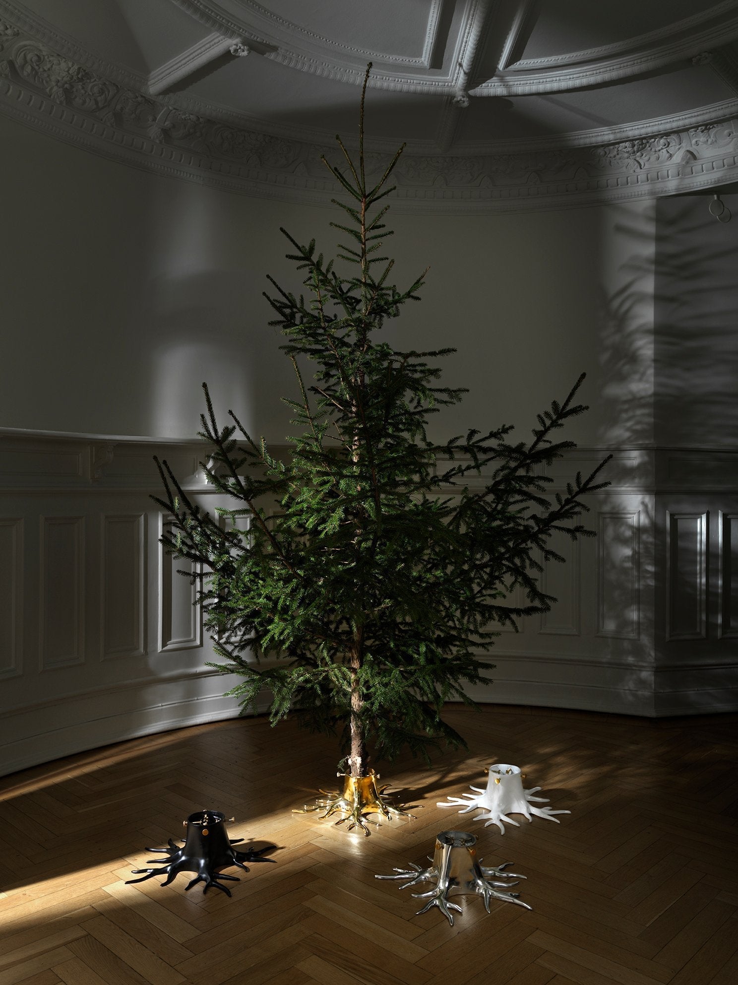 Christmas Tree Stand The Root - Gold | Elegant Holiday Decor for